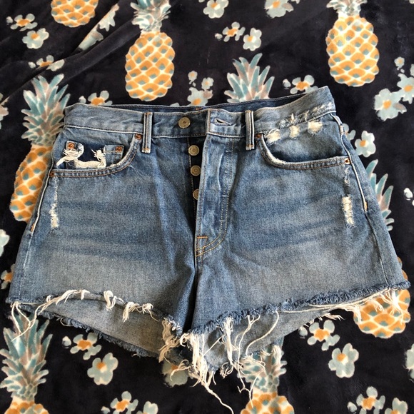 GRLFRND Helena shorts in McCartney - Picture 2 of 5